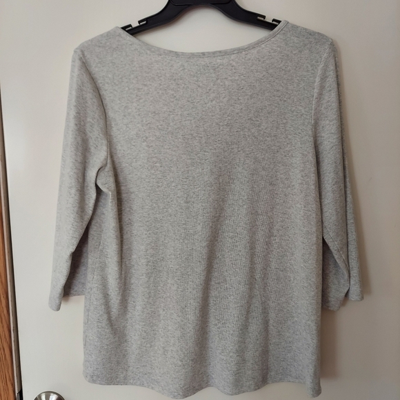 Old Navy woman top. Size XL 3/4 sleeves, cotton blend, breathable,lightweght com - Picture 4 of 4